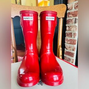 EUC Hunter Bold Red Waterproof  SHORT Boots